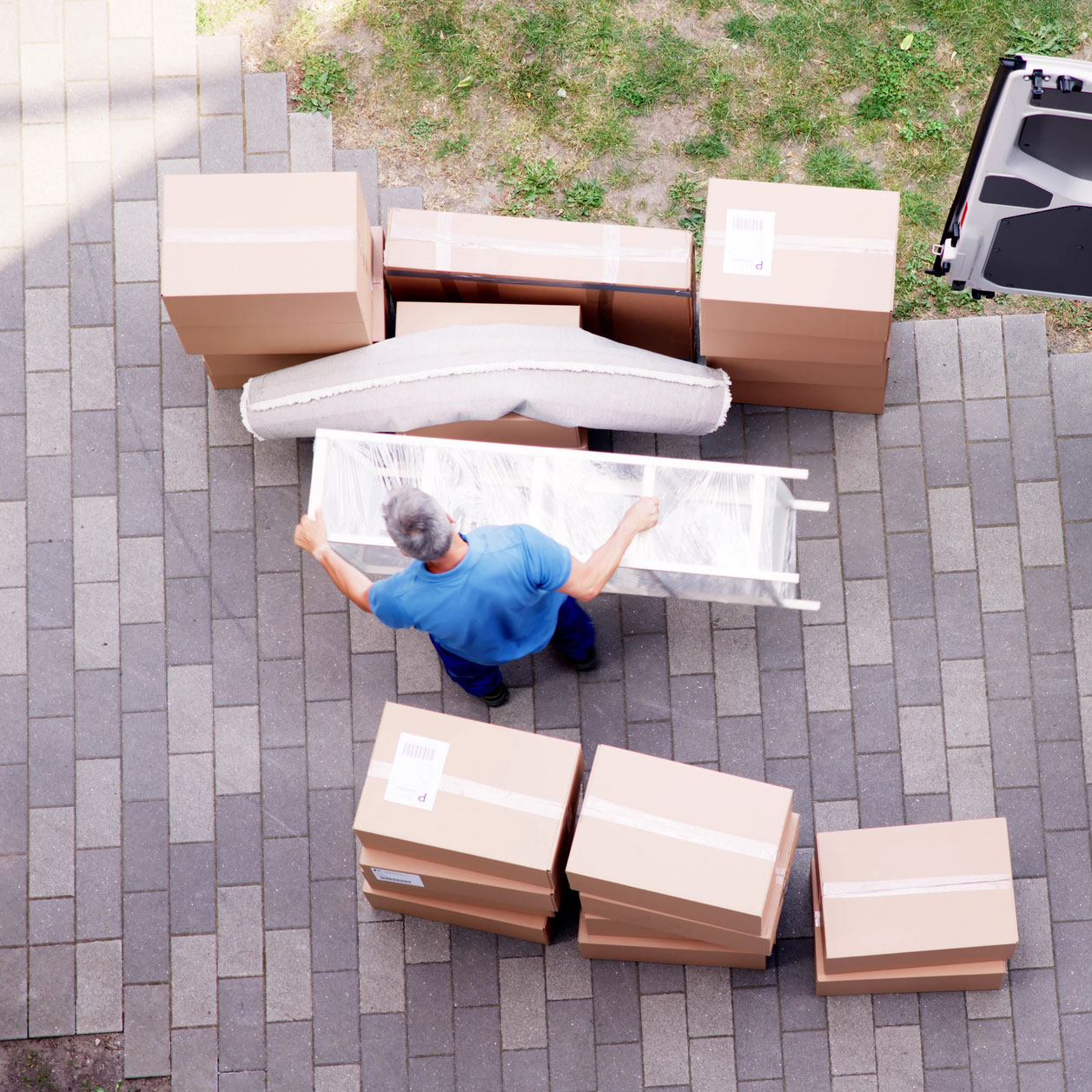 dreamstime_m_283353680